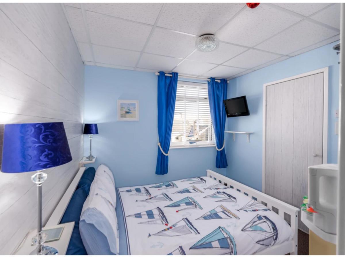 By The Seaside Bed & Breakfast Blackpool Exterior photo