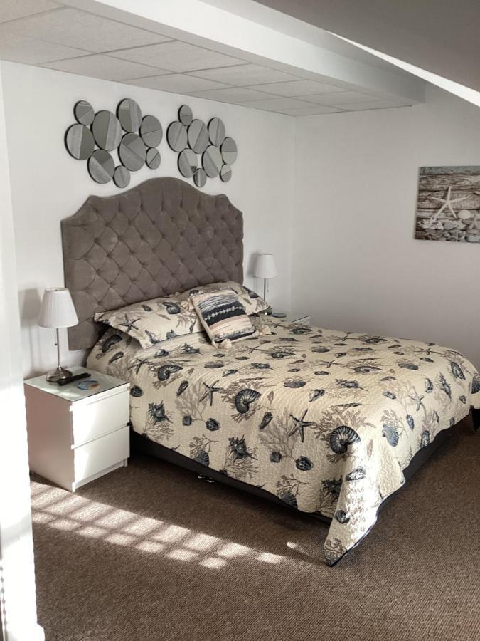 By The Seaside Bed & Breakfast Blackpool Exterior photo
