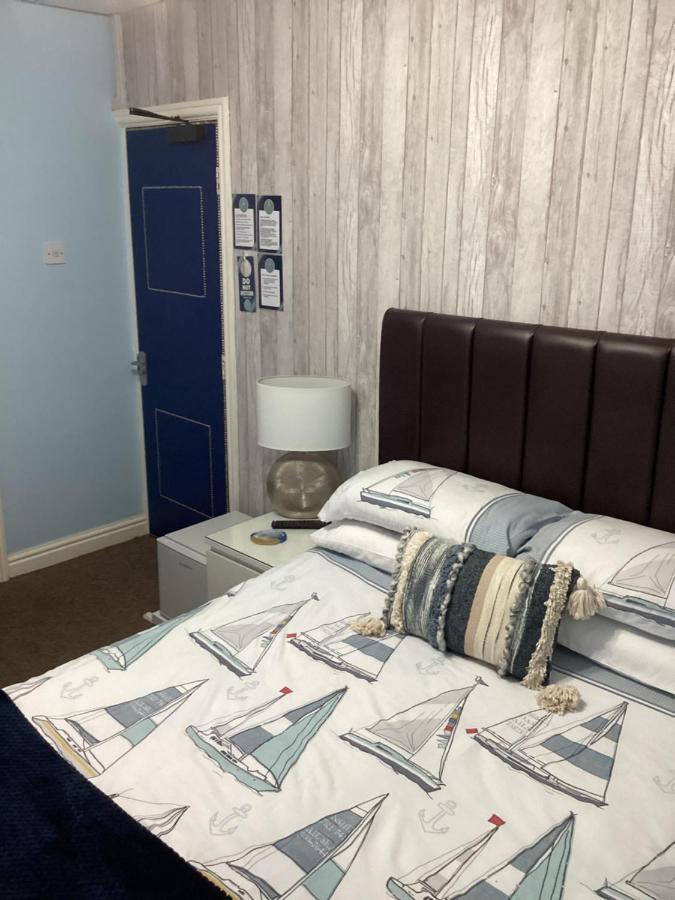 By The Seaside Bed & Breakfast Blackpool Exterior photo