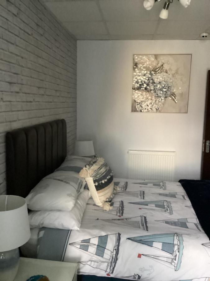 By The Seaside Bed & Breakfast Blackpool Exterior photo